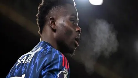 上海海港开门黑，徐新首秀红牌被罚，布鲁诺进球助力武汉长江获胜